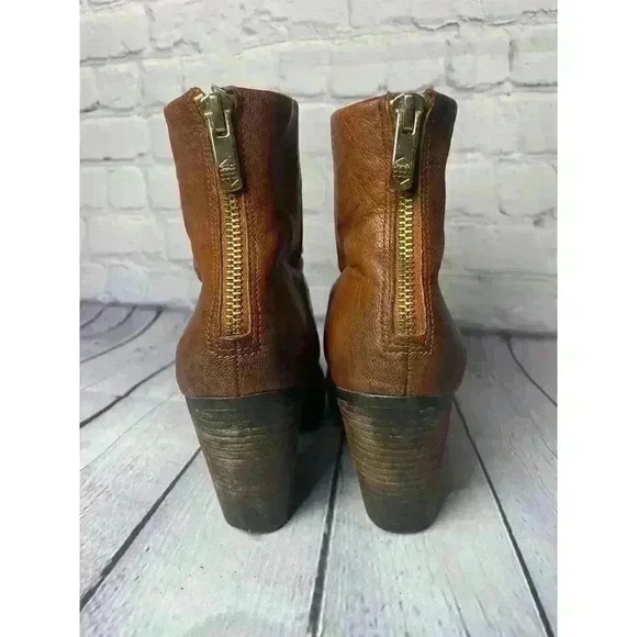 Vince Camuto Hadley Brown Leather Ankle Boot With Back Zipper Size 6.5 EUC - Picture 3 of 8